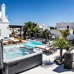 Canis Villa Tías