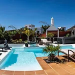 Villa Canis Tías