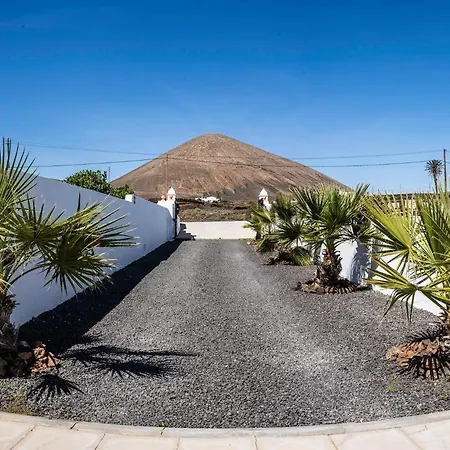 Canis Villa Tias