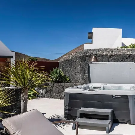 Canis Villa